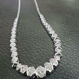 Elegant 925 Diamond necklace. The 925 is when you pull the clasp back.